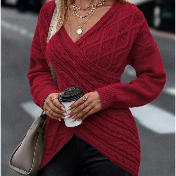 New V neck crossover cable knit sweater - Picture 3 of 6